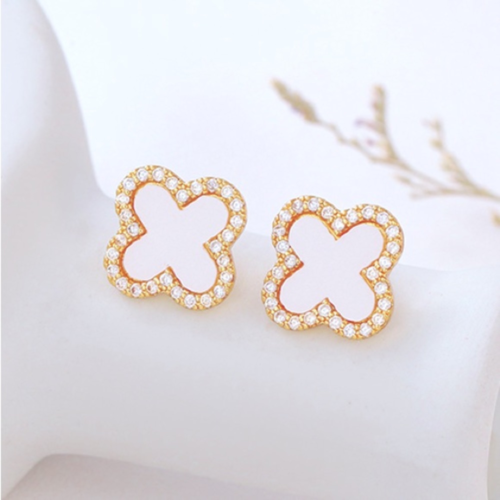 White clover crystals embellished stud earrings